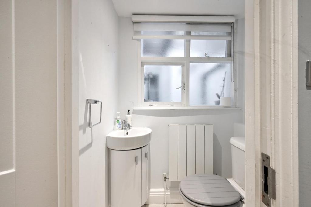 Апартаменти Cozy Hideaway In South Ken! Лондон Екстер'єр фото